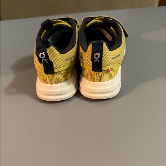 Yellow and Black Athletic Sneakers with Cushioned Sole and Breathable Upper - Picture 4 of 4